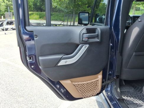 Used 2013 Jeep Wrangler Unlimited Rubicon w/ Connectivity Group AWD/4WD image 19