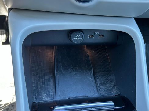 Used 2023 Volvo XC40 B5 Plus w/ Protection Package Premier image 22