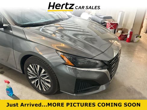 Used 2025 Nissan Altima 2.5 SV image 1