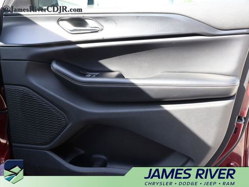 Used 2024 Jeep Grand Cherokee Laredo RWD image 8