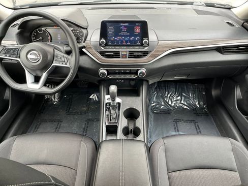 Used 2025 Nissan Altima 2.5 SV image 31