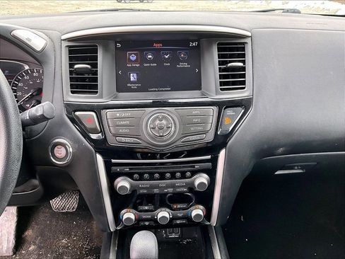 Used 2019 Nissan Pathfinder S image 23