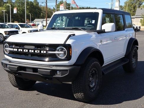 New 2025 Ford Bronco Outer Banks w/ Sasquatch Package image 13