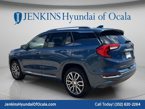 Used 2024 GMC Terrain Denali w/ Denali Premium Package AWD/4WD image 5