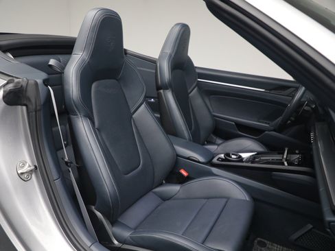 Used 2024 Porsche 911 Carrera GTS RWD image 18