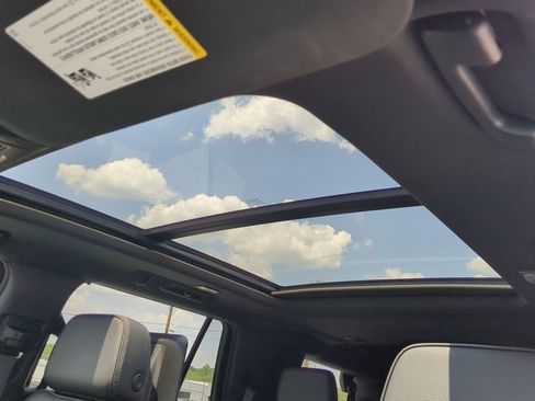 Used 2023 GMC Yukon Denali w/ Denali Reserve Package image 18