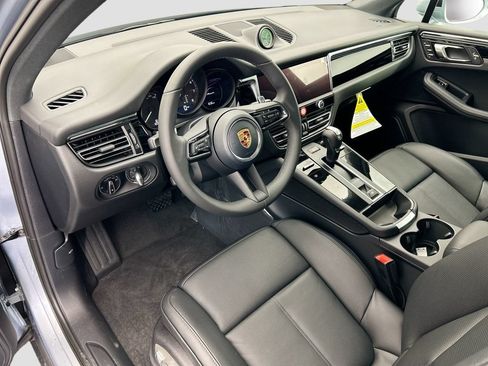 Used 2026 Porsche Macan AWD/4WD image 4