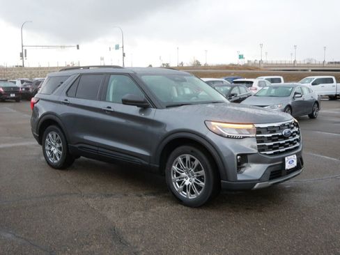 Used 2026 Ford Explorer Active w/ Active Comfort Package image 3