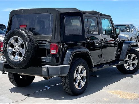 Used 2017 Jeep Wrangler Unlimited Sahara w/ Connectivity Group AWD/4WD image 22