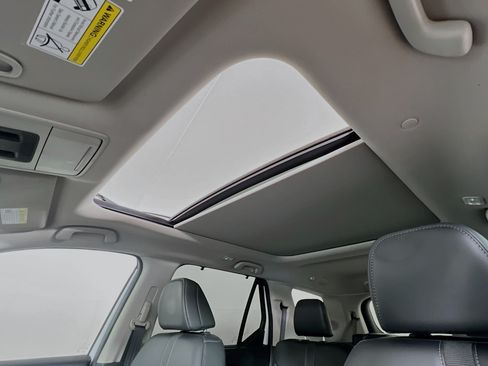 Used 2023 Honda Pilot Touring image 14