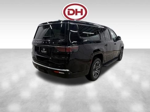 Used 2024 Jeep Wagoneer L 4WD w/ Premium Group I image 13