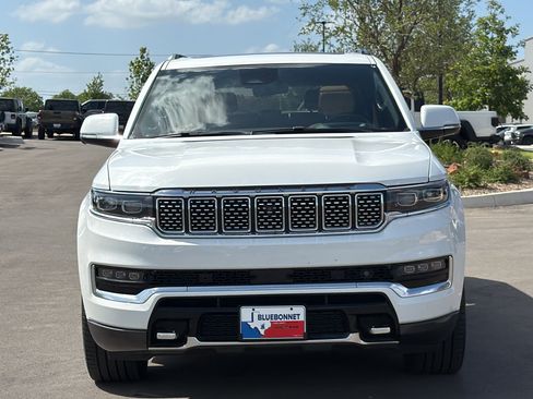 Used 2022 Jeep Grand Wagoneer Series III w/ Rear Seat Video Group 1 AWD/4WD image 2