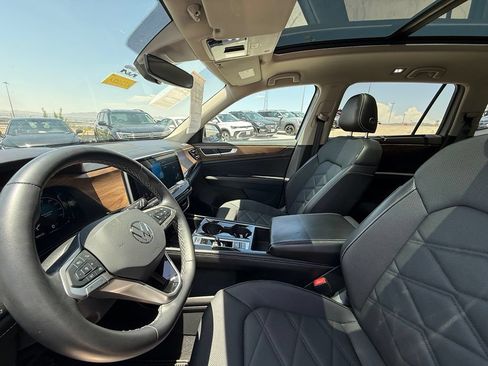 Used 2024 Volkswagen Atlas SE w/ Panoramic Sunroof Package FWD image 15