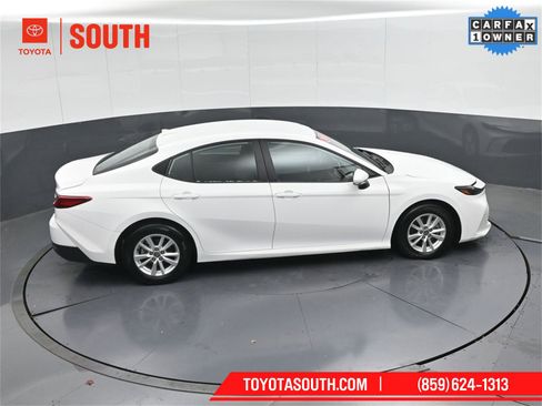 Used 2025 Toyota Camry LE image 41
