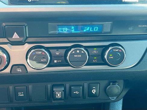 Used 2023 Toyota Tacoma TRD Sport image 15