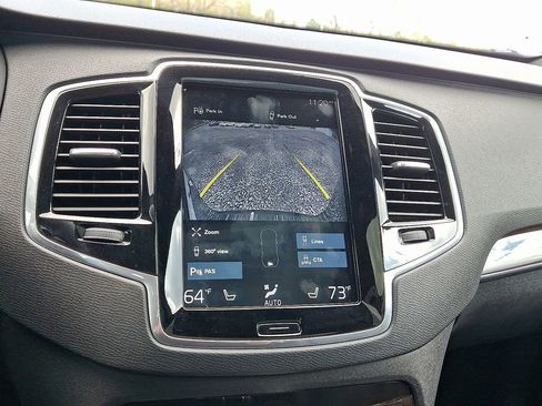 Used 2018 Volvo XC90 T6 Momentum w/ Convenience Package AWD/4WD image 4