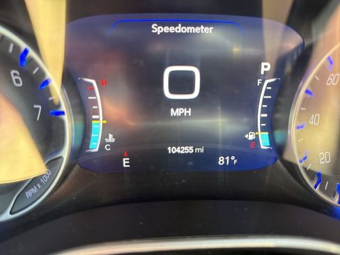 Used 2022 Chrysler Pacifica Touring-L image 14