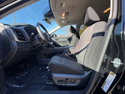 Used 2025 Nissan Rogue SV image 23