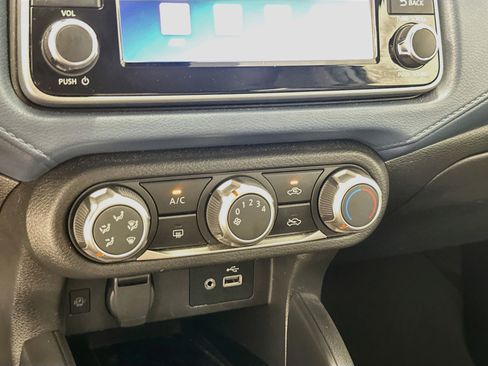 Used 2025 Nissan Versa SV FWD image 23