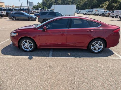 Used 2018 Ford Fusion SE w/ Fusion SE Technology Package FWD image 8