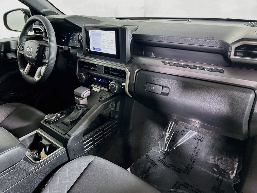 Certified 2025 Toyota Tacoma SR5 AWD/4WD image 25