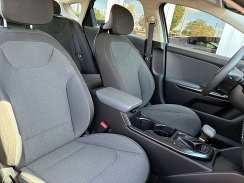 Used 2025 Kia K4 FWD image 35