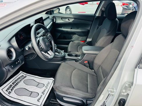 Used 2019 Kia Forte LXS FWD image 9