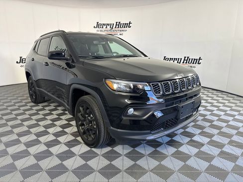 Used 2026 Jeep Compass Latitude image 7