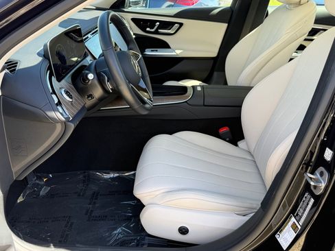 Used 2025 Mercedes-Benz E 350 4MATIC Sedan image 27