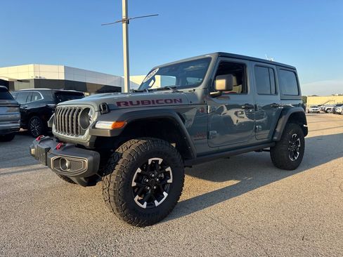 Used 2025 Jeep Wrangler Unlimited Rubicon AWD/4WD image 2