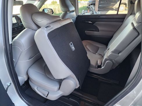 Used 2022 Toyota Highlander XLE image 86