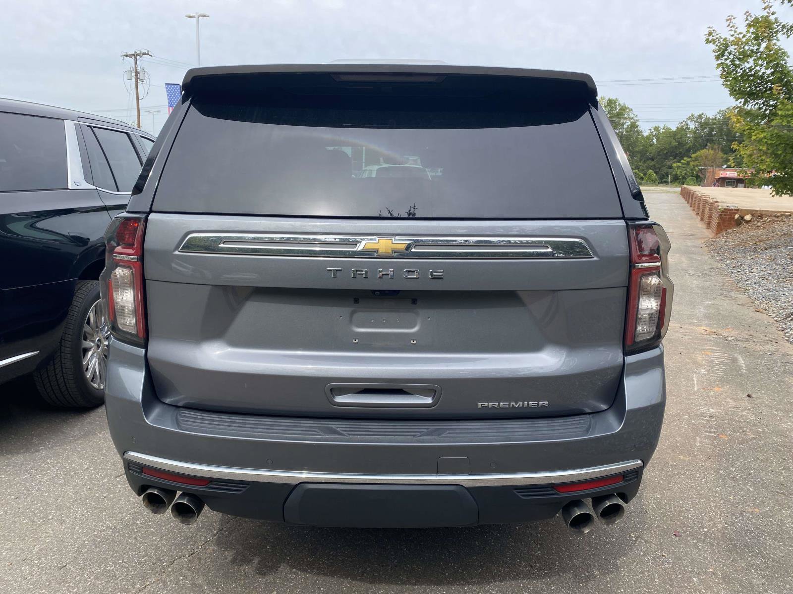 Used 2021 Chevrolet Tahoe Premier w/ Premium Package RWD image 8
