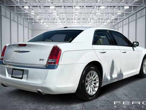 Used 2014 Chrysler 300 image 5