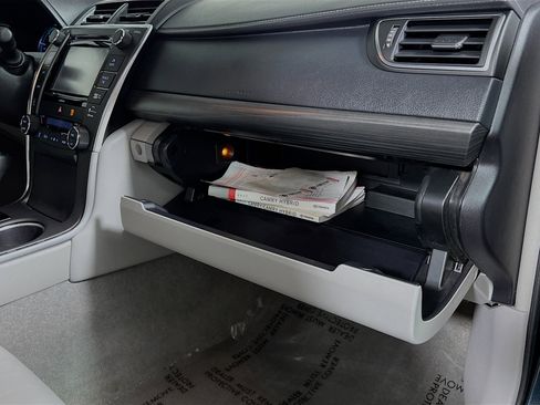 Used 2017 Toyota Camry XLE image 35