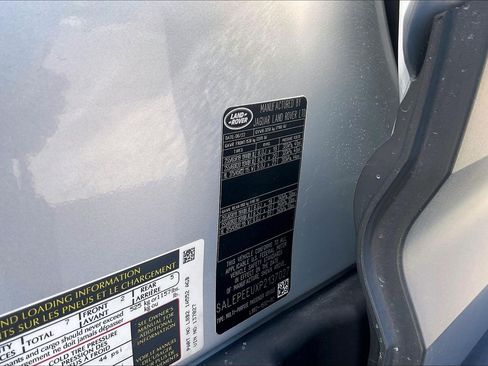 Used 2023 Land Rover Defender 110 SE AWD/4WD image 33