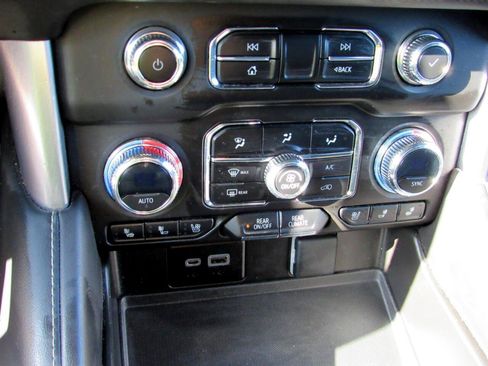 Used 2023 GMC Yukon SLT image 26