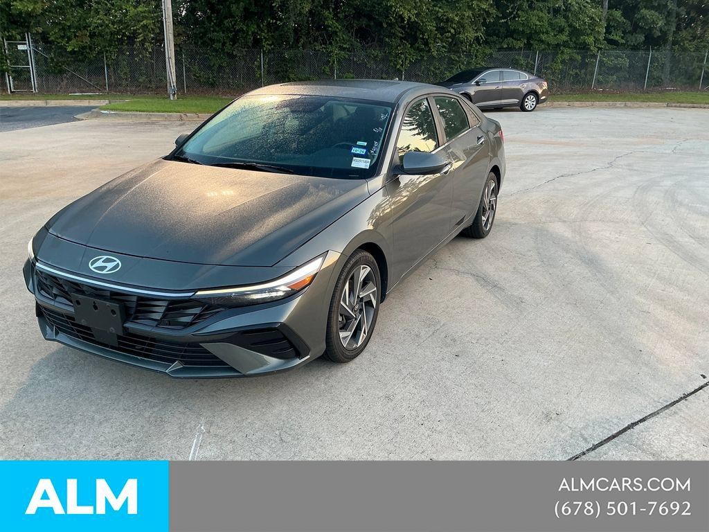 Used 2025 Hyundai Elantra SEL FWD image 1