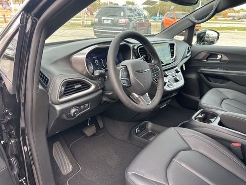 New 2026 Chrysler Pacifica Select image 59
