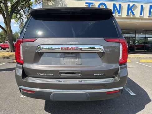 Used 2021 GMC Yukon XL SLT w/ SLT Luxury Plus Package AWD/4WD image 4