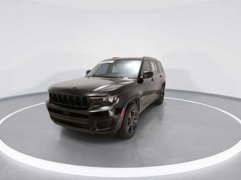 Used 2025 Jeep Grand Cherokee L Altitude AWD/4WD image 4