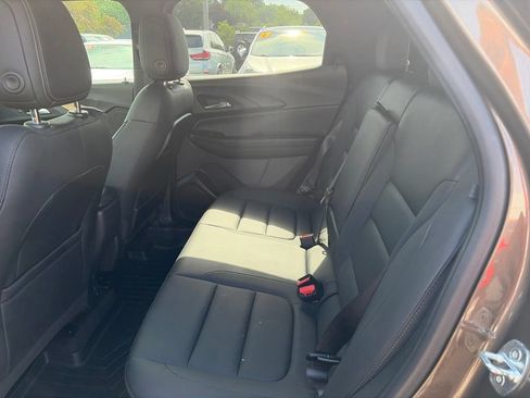 Used 2021 Chevrolet TrailBlazer ACTIV w/ Technology Package FWD image 17