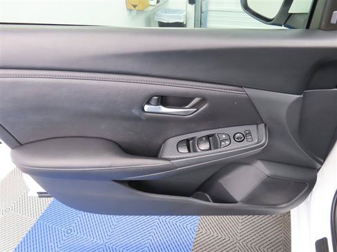 Used 2025 Nissan Sentra SV FWD image 15