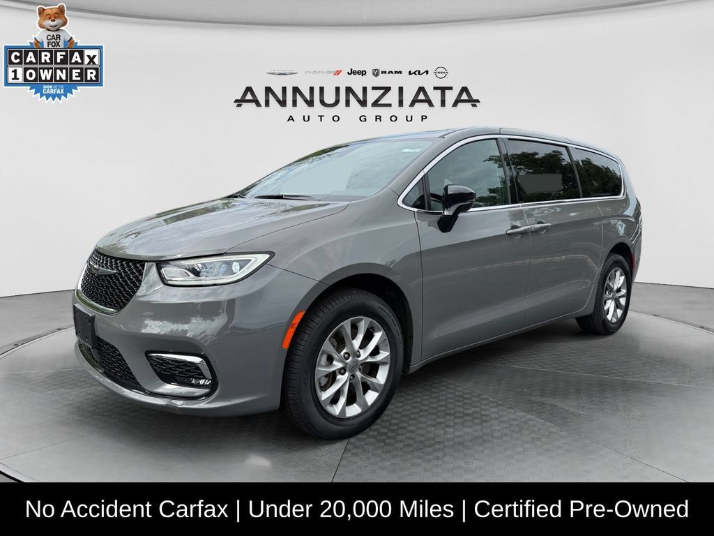 Used 2025 Chrysler Pacifica Select AWD/4WD image 1