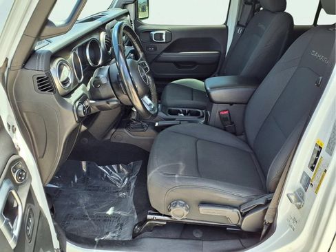 Used 2020 Jeep Wrangler Unlimited Sahara AWD/4WD image 19