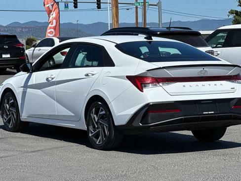 Used 2025 Hyundai Elantra SEL FWD image 6