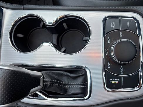 Used 2020 Jeep Grand Cherokee SRT image 20