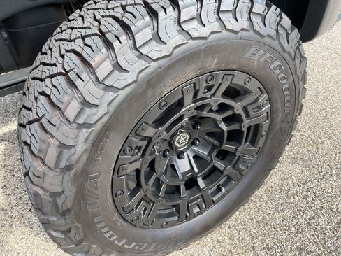 Used 2023 Ford F150 Lariat w/ Equipment Group 502A High AWD/4WD image 17