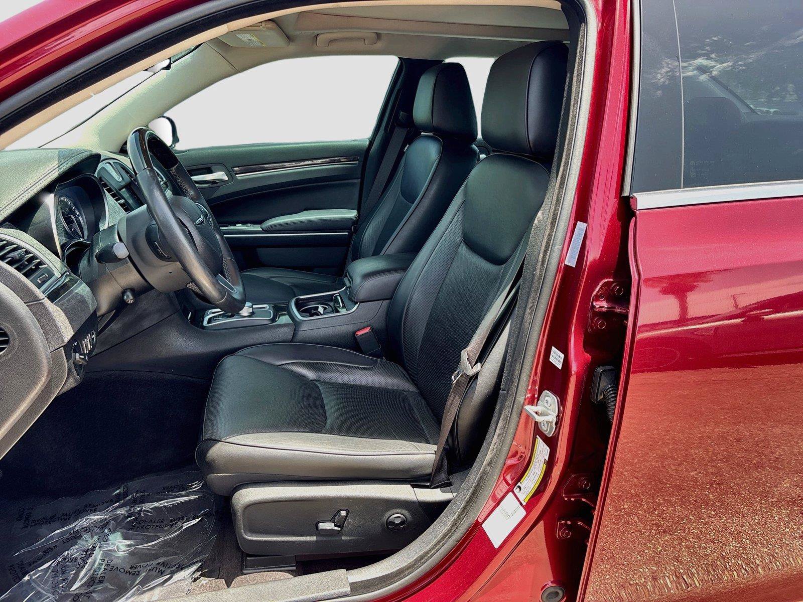 Used 2018 Chrysler 300 Limited w/ Safetytec Plus Group RWD image 21