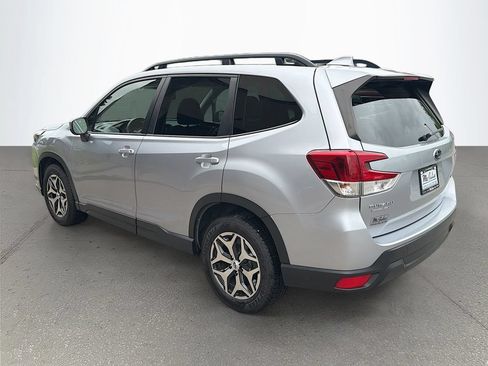 Used 2023 Subaru Forester Premium AWD/4WD image 6
