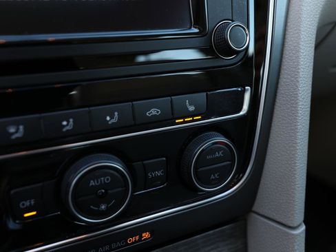 Used 2018 Volkswagen Passat 2.0T SE image 19